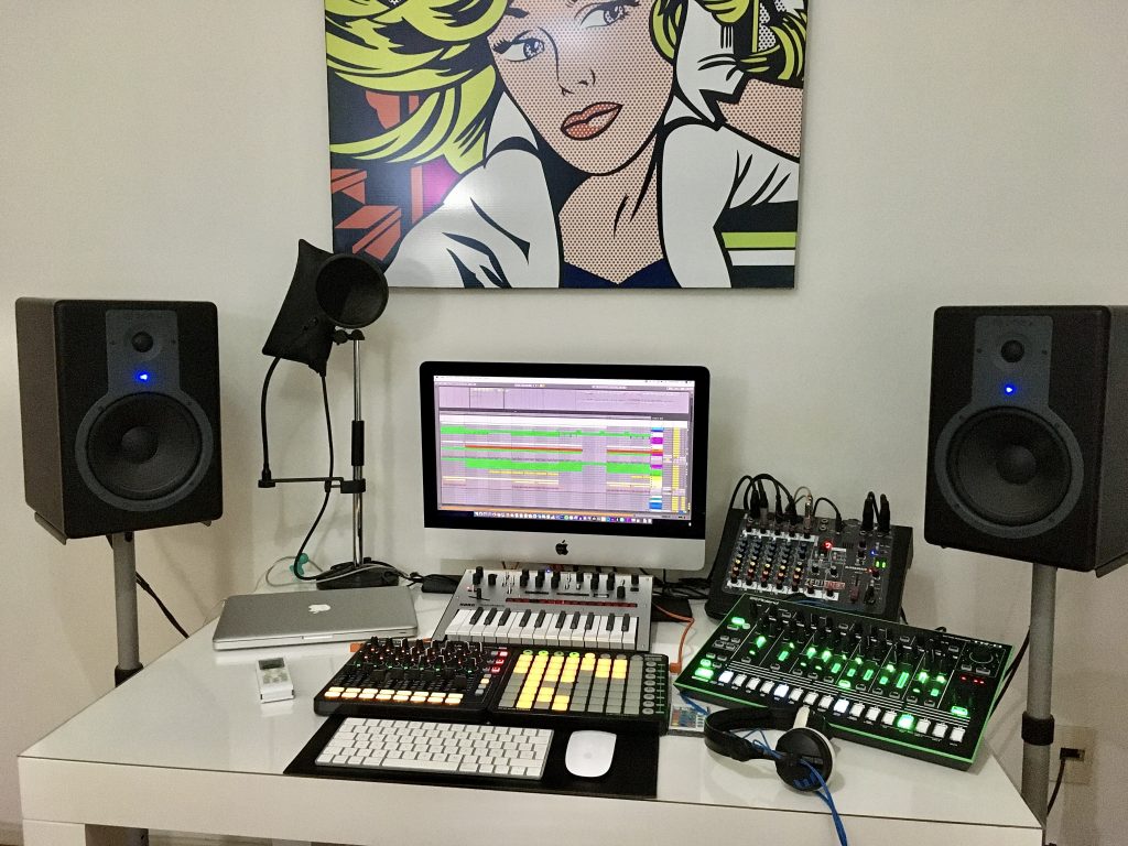 LOM studio01