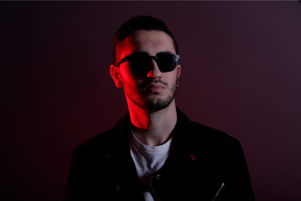 Tommy Glasses – Le Visiteur Featured Artist & Mixtape 107 - Le Visiteur ...